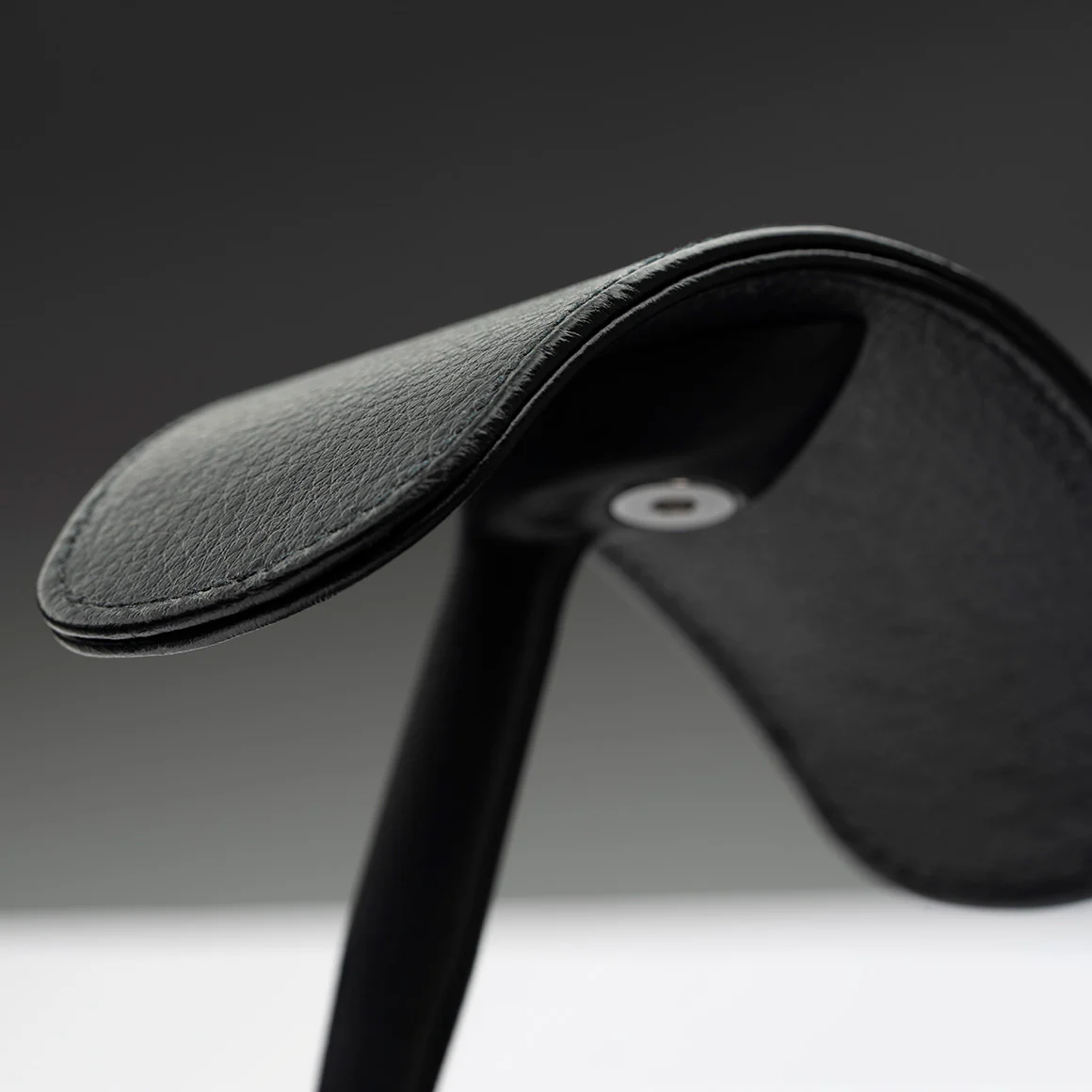 Meze - Manta Headphone Stand - Image 12