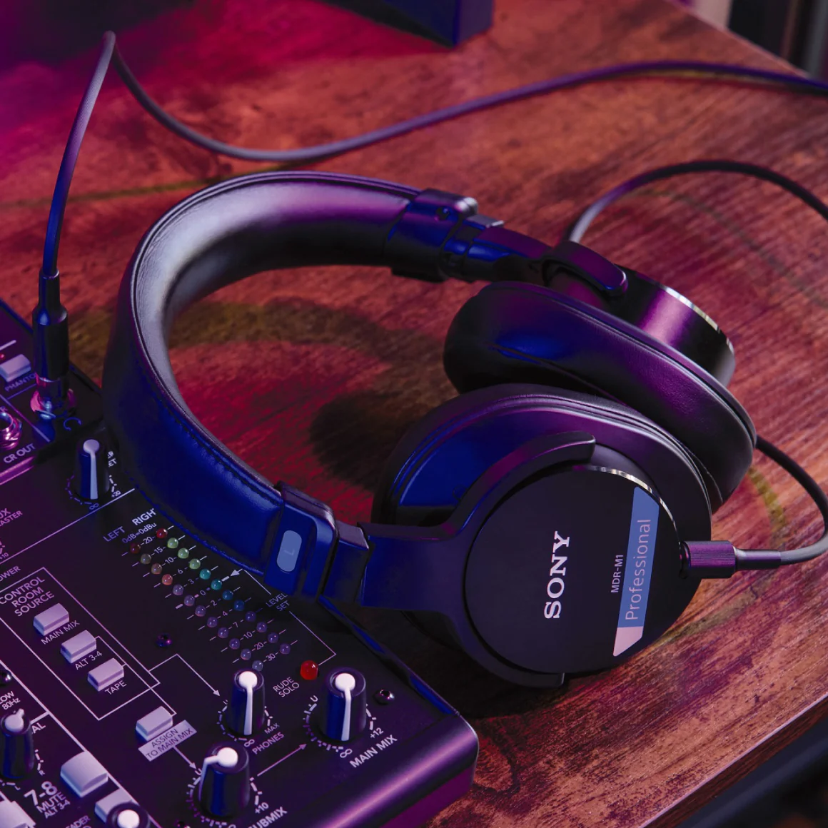 Sony - MDR-M1 - Image 10