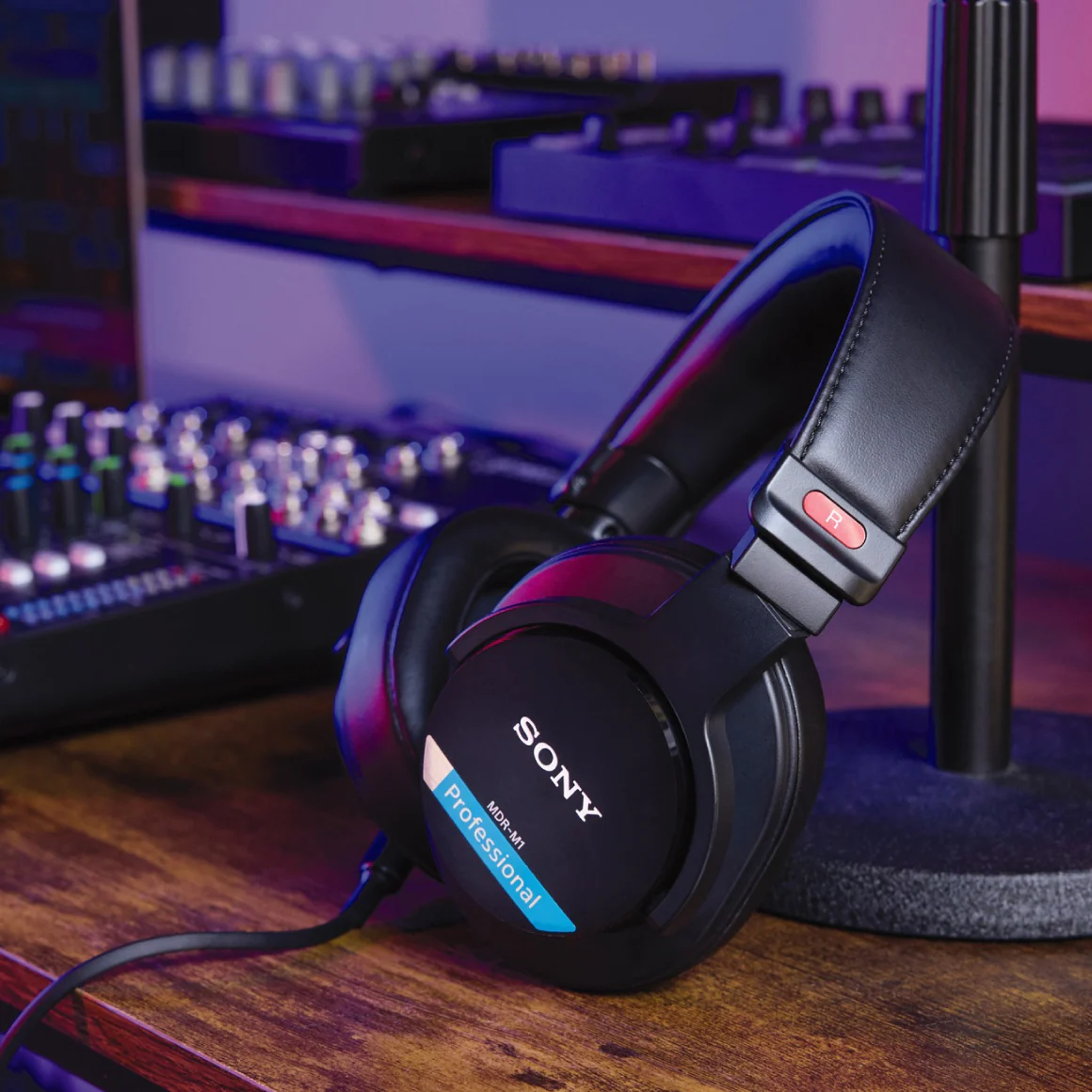 Sony - MDR-M1 - Image 11
