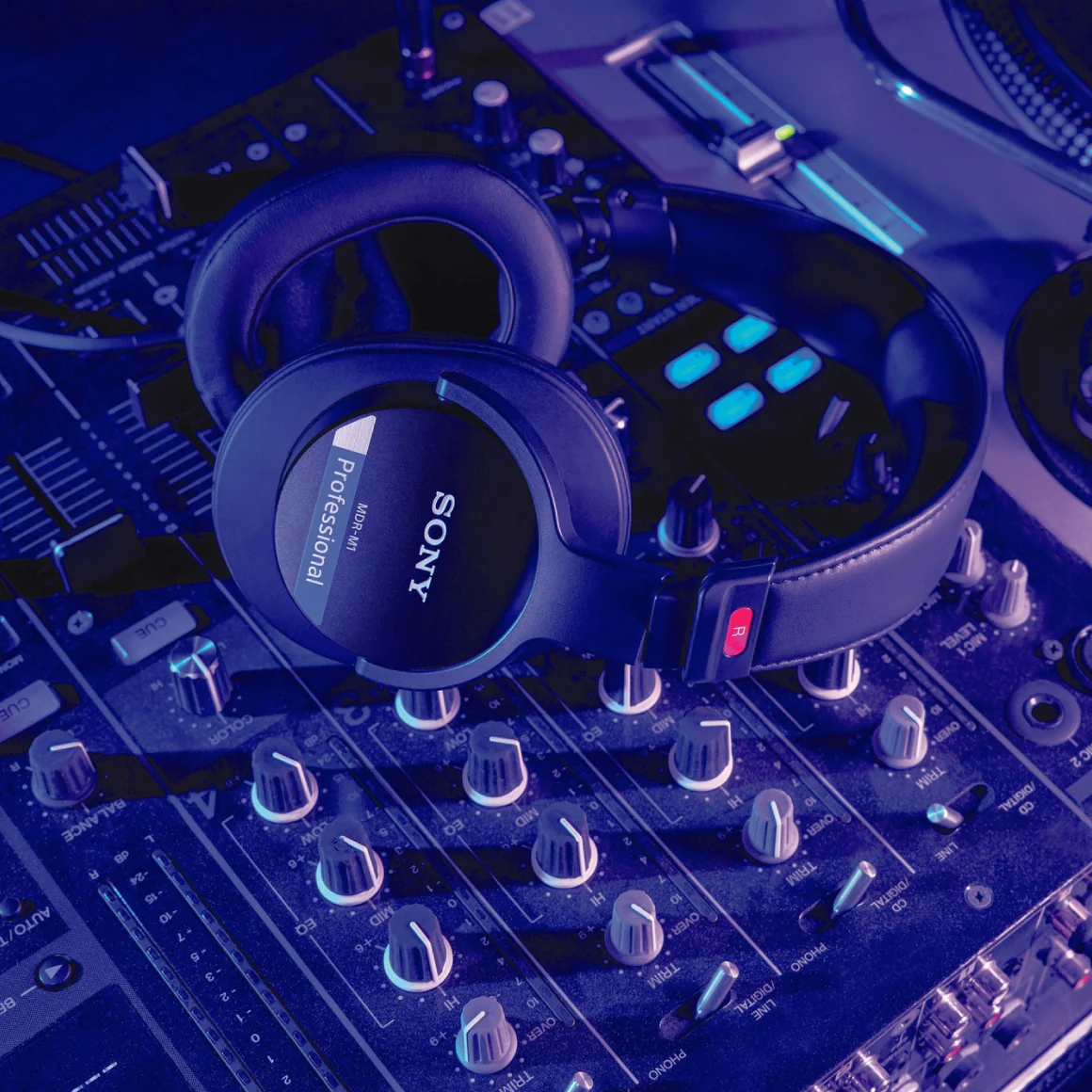 Sony - MDR-M1 - Image 12